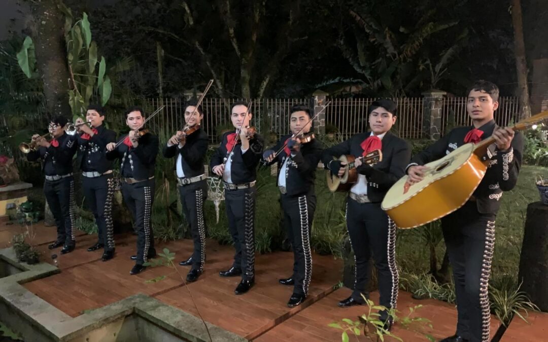 Serenata y mariachi
